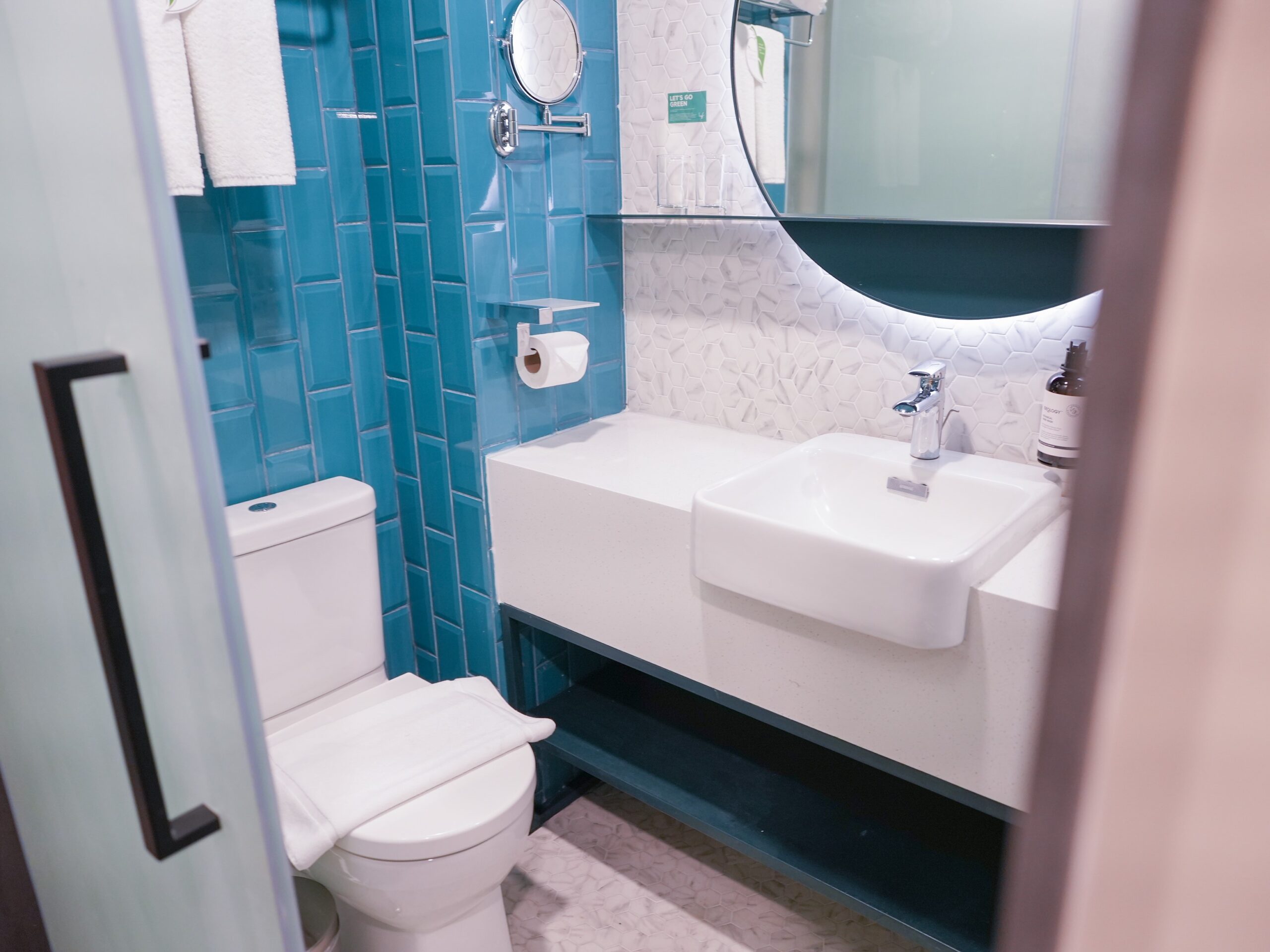 bathroom - toilet (separate)
